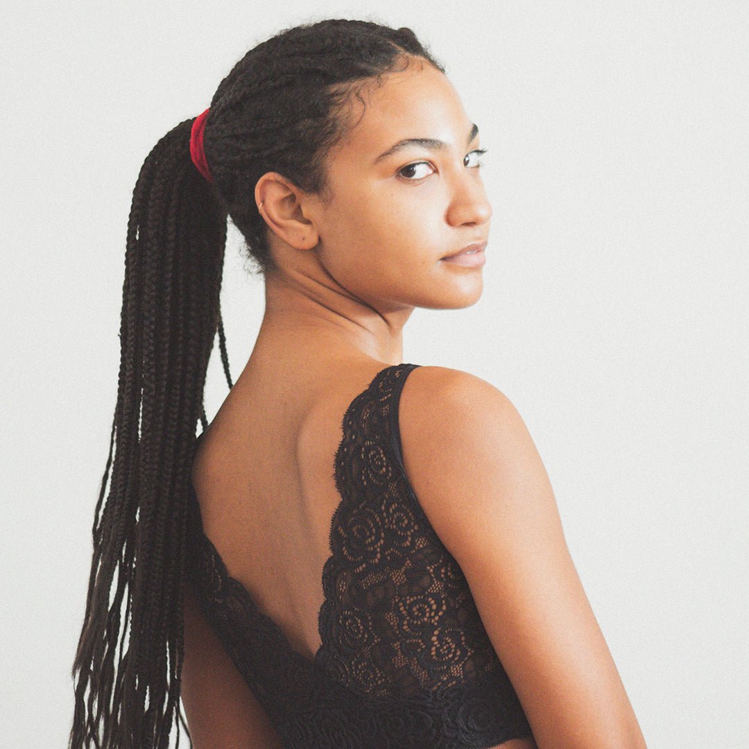 HUG COMFORTABLE AND STRETCHABLE LACE BRALETTE:
Supportive HUG Sports Bra with lace back for tween and Teen girls A - D cup
