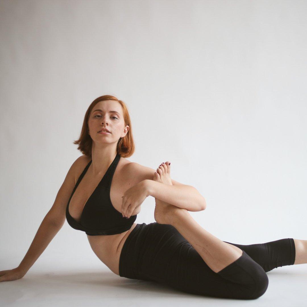 HUG LACE HALTER BRALETTE Image 2
