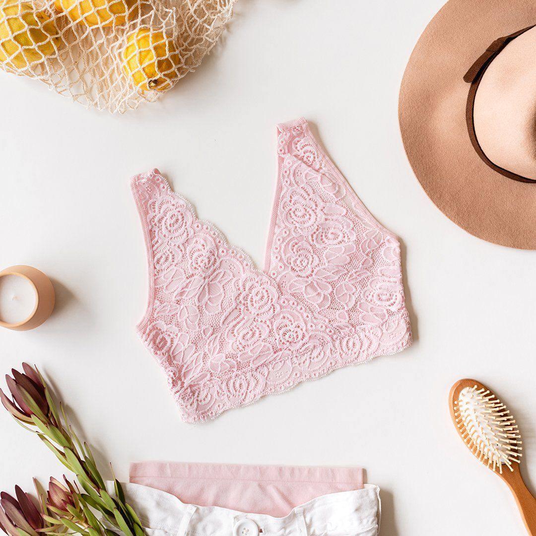 HUG COMFORTABLE AND STRETCHABLE LACE BRALETTE: 
Supportive pink Sports Bra with lace back for tween and Teen girls A - D cup