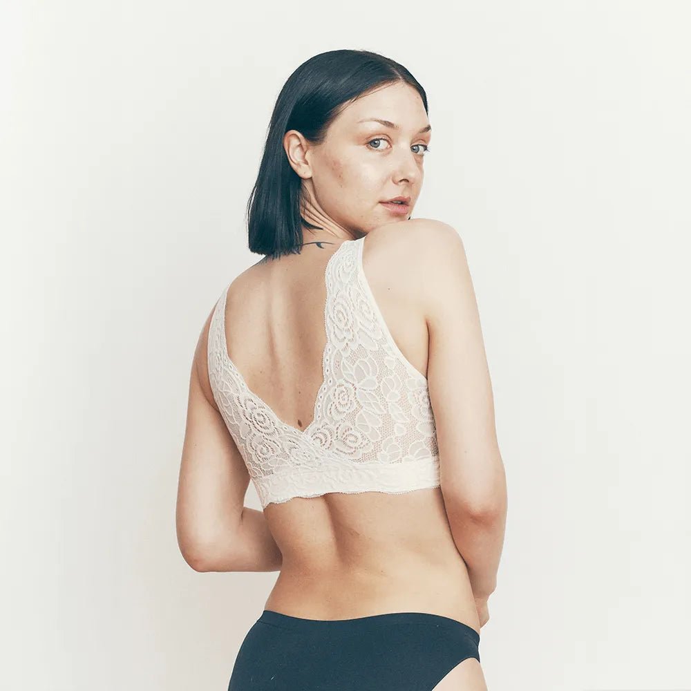 HUG COMFORTABLE AND STRETCHABLE LACE BRALETTE:
Supportive HUG Sports Bra with lace back for girls A - D cup 858992007206