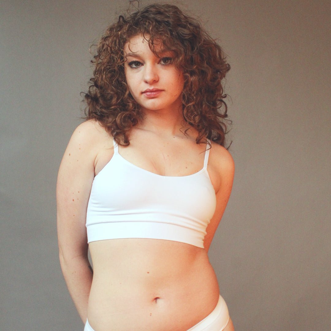 SOFT MULTIWAY BRALETTE CONVERTIBLE HALTER BRA
Super soft, supportive, wireless bra fits A, B, C, D, DD/E, DDD/F cup sizes